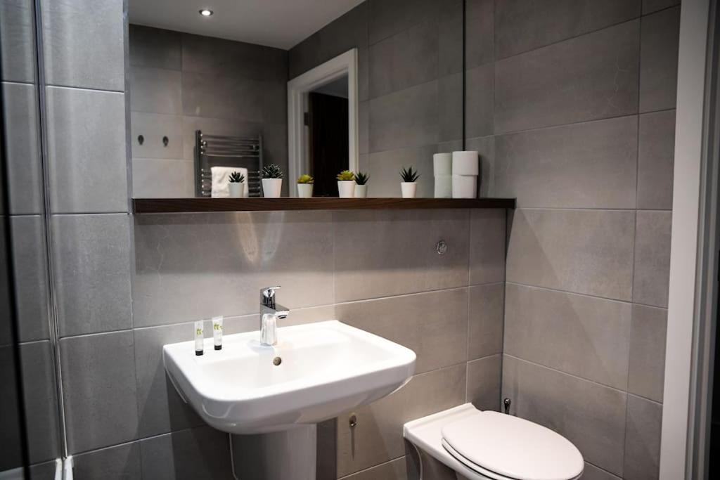 Modern 2 Bedroom Apartment - City Centre - Parking マンチェスター エクステリア 写真